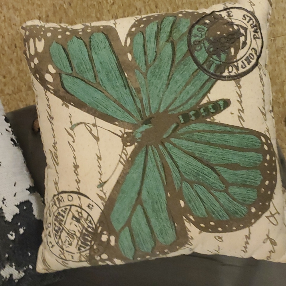 Assorted accent pillows - Picture 2 of 6